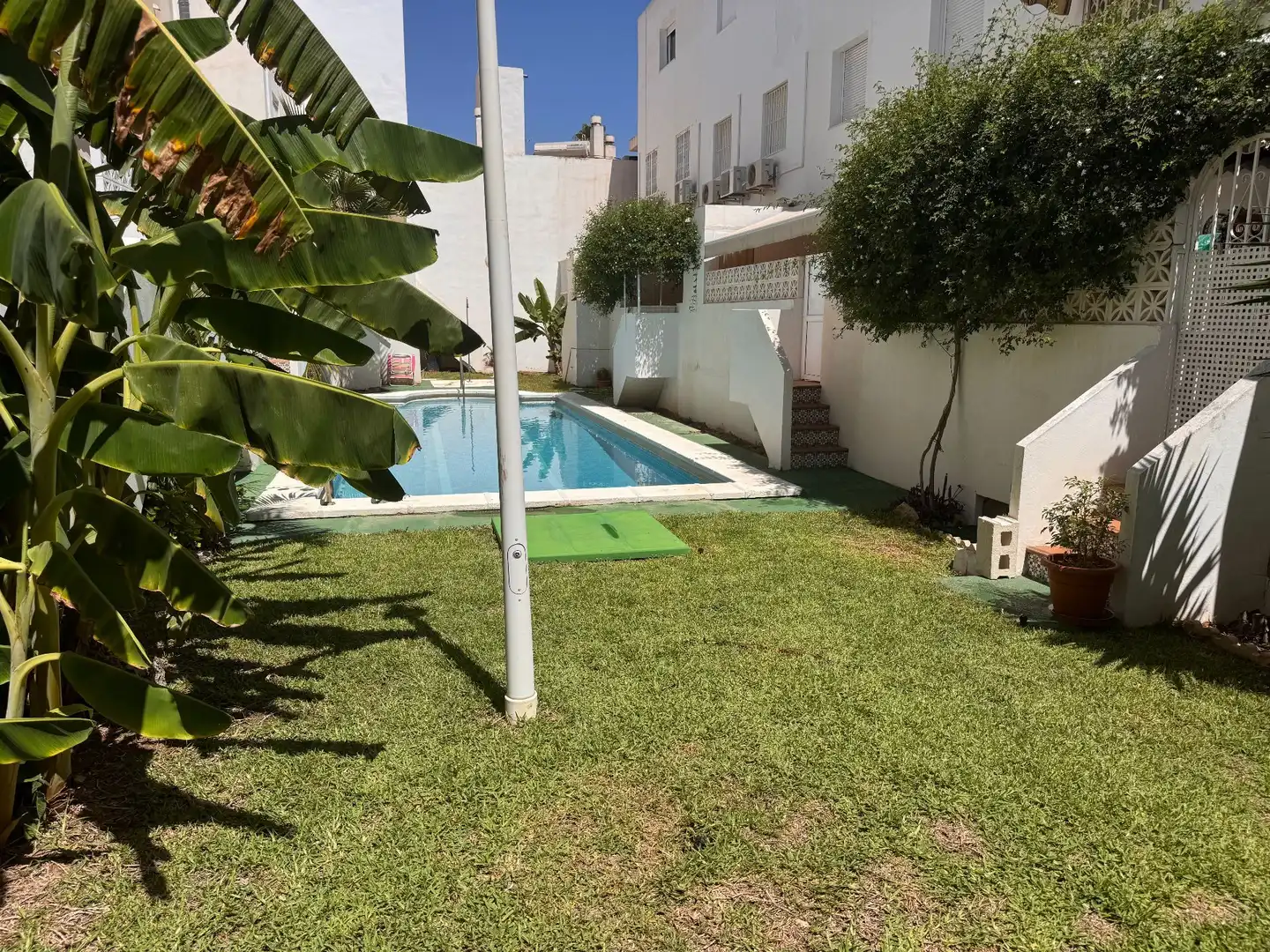 Piscina de Casa adosada en venda en Roquetas de Mar amb Aire condicionat, Terrassa i Traster