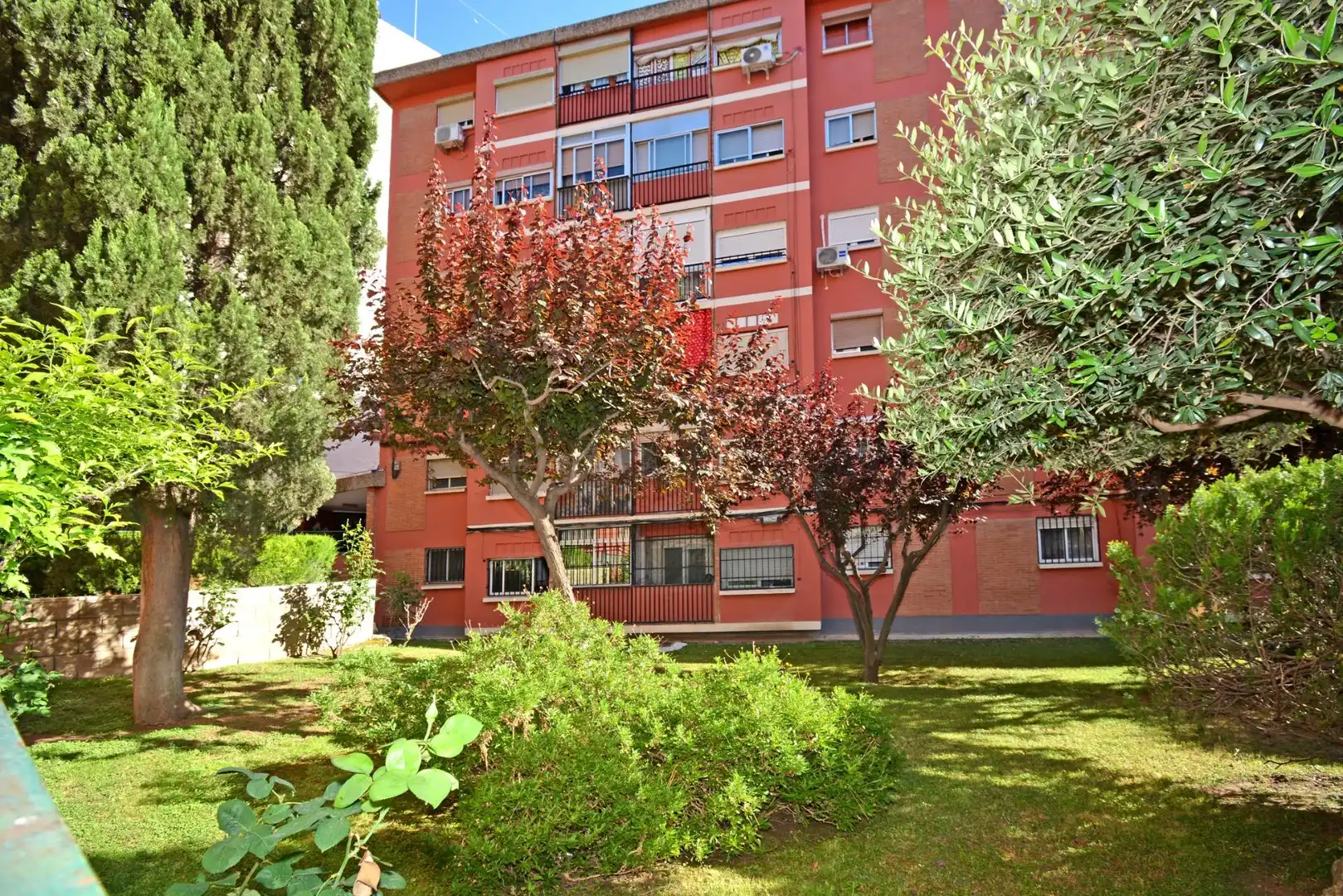 Außenansicht von Wohnung zum Verkauf in Zaragoza mit Klimaanlage und Heizung