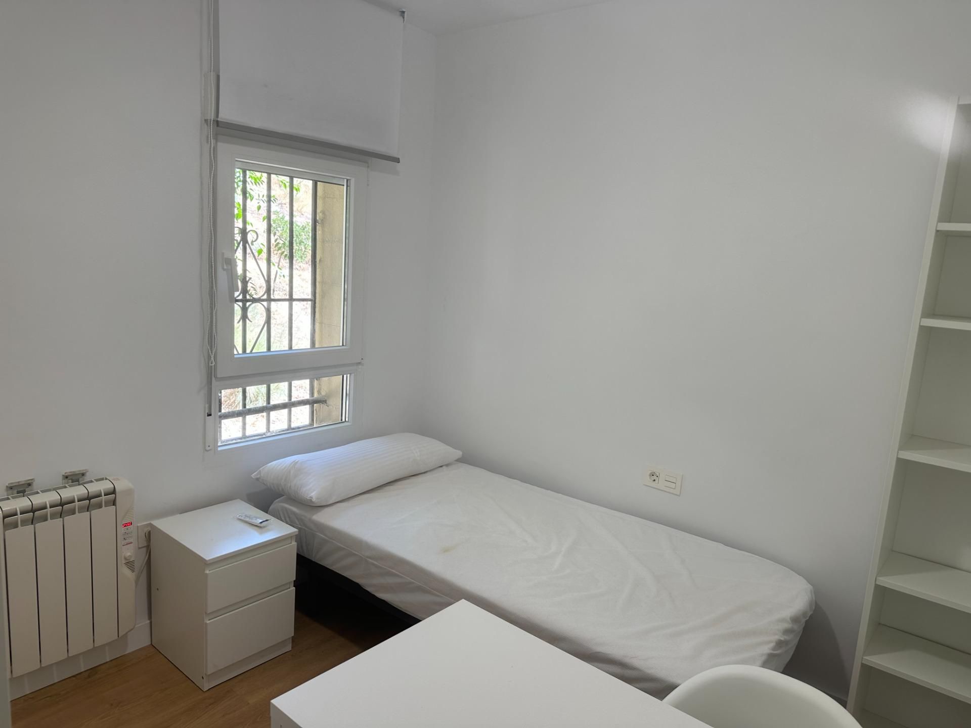 Bedroom of Flat for sale in  Granada Capital  with Heating and Terrace