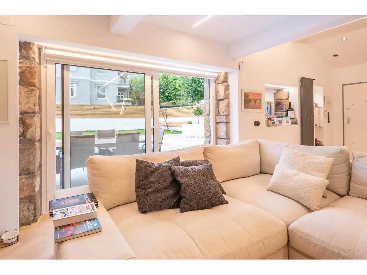 Sala d'estar de Casa o xalet en venda en Donostia - San Sebastián  amb Aire condicionat, Calefacció i Jardí privat