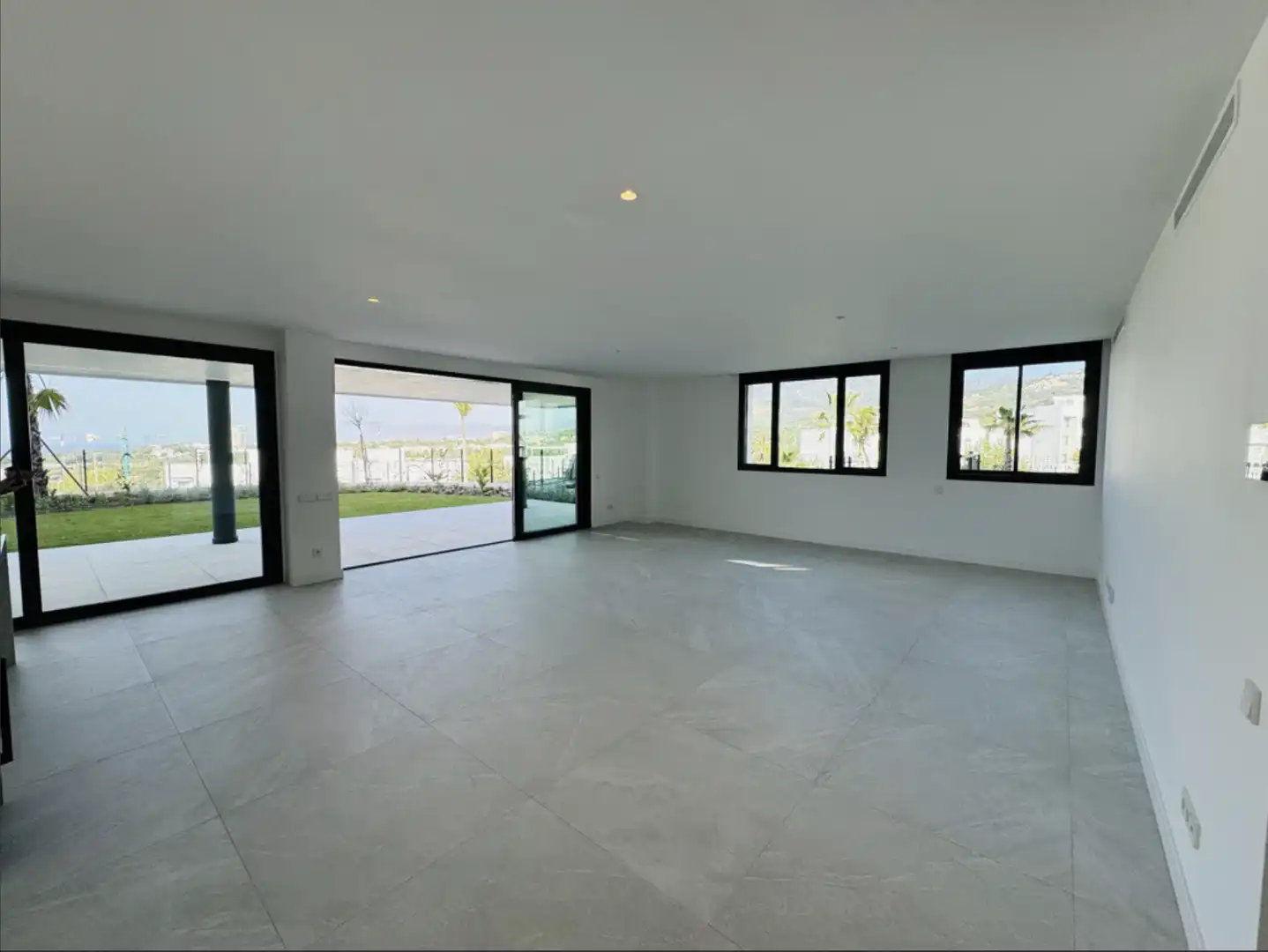 Apartament amb piscina en venda a Nueva Andalucía, imagen 4