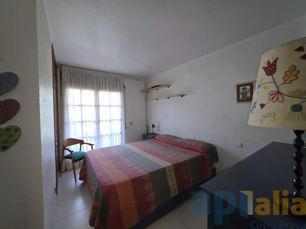 Habitación de Casa adosada en venta en Castell d'Aro, Platja d'Aro i s'Agaró con Calefacción, Jardín privado y Piscina comunitaria