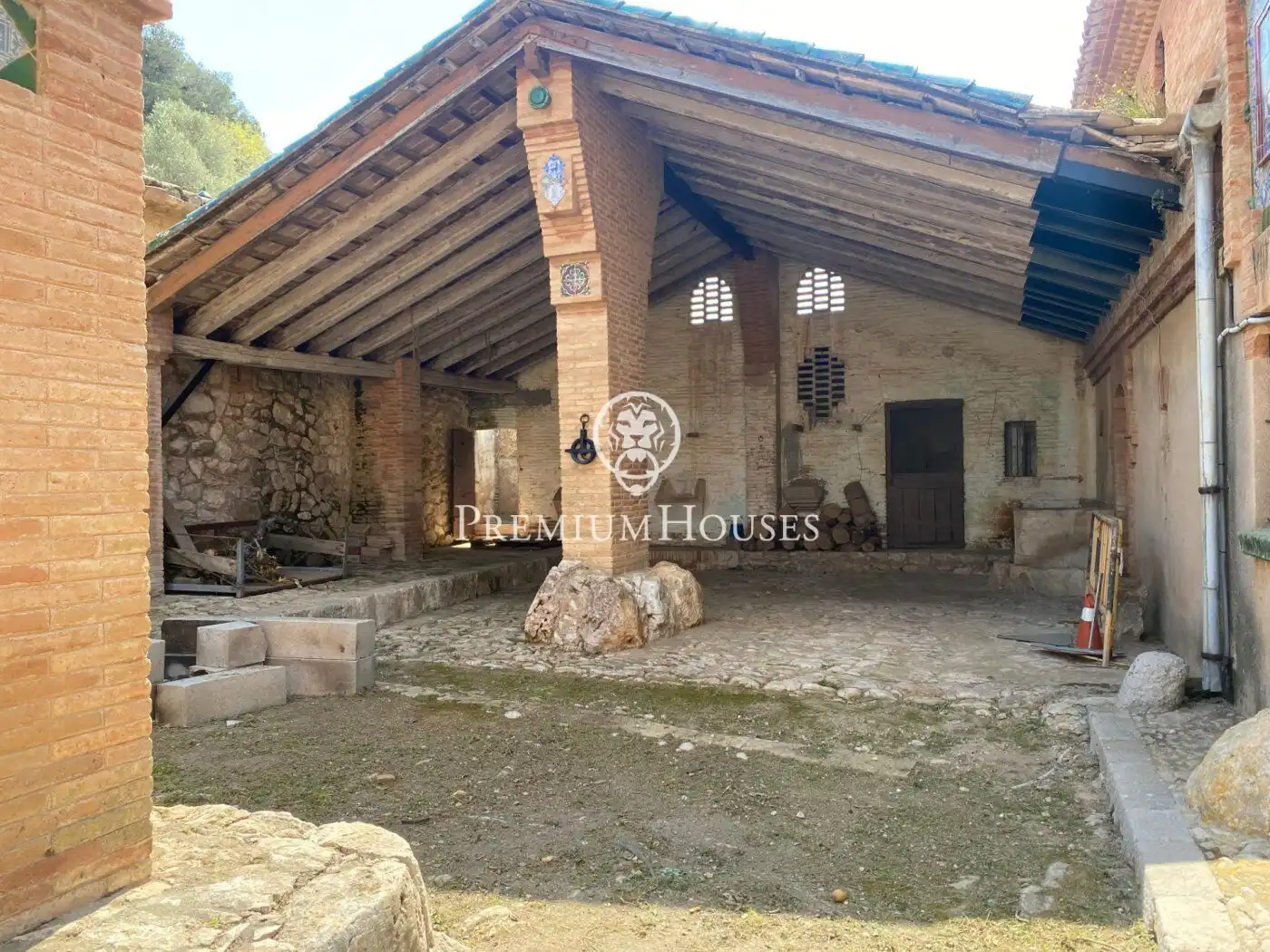 Exterior view of Country homes for sale in Sant Pere de Ribes  with Private garden, Storage room and Balcony