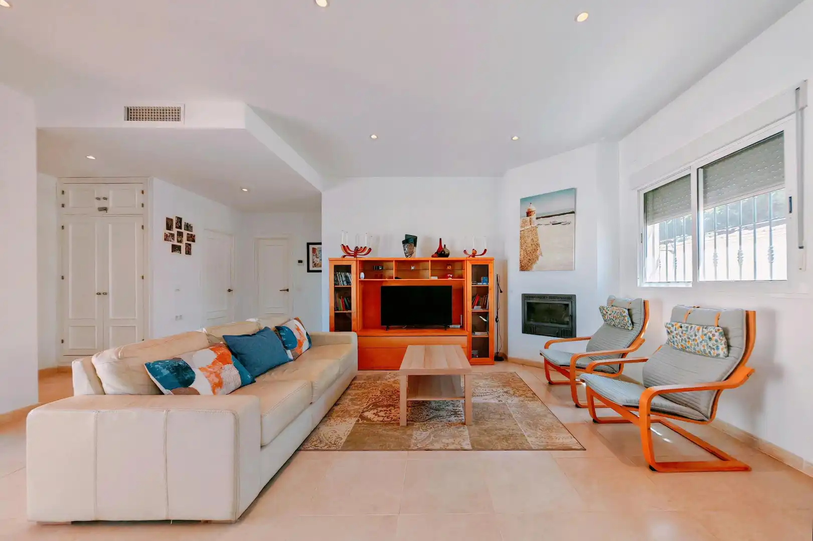 Sala d'estar de Casa o xalet en venda en Chiclana de la Frontera amb Aire condicionat, Jardí privat i Piscina