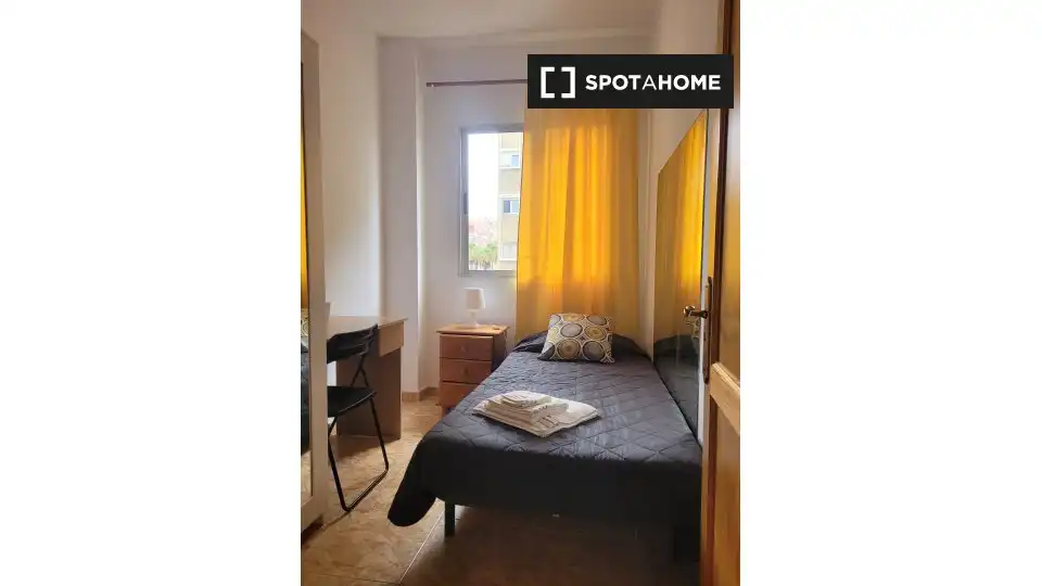 Bedroom of Flat for share in Las Palmas de Gran Canaria  with Air Conditioner, Terrace and Furnished