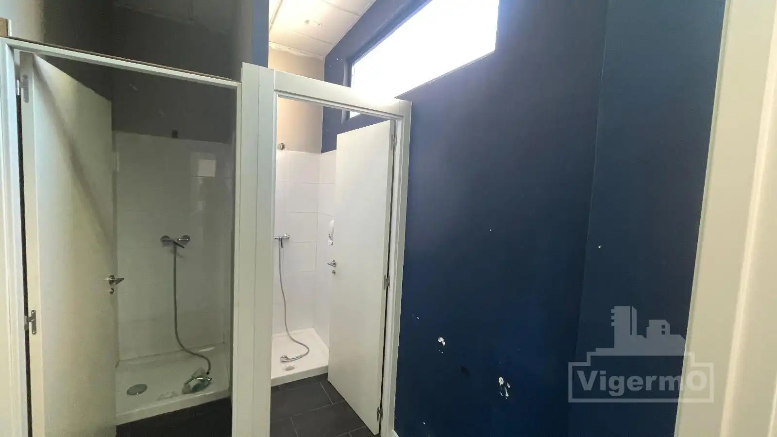 Bathroom of Commercial properties for sale in Población de Arroyo