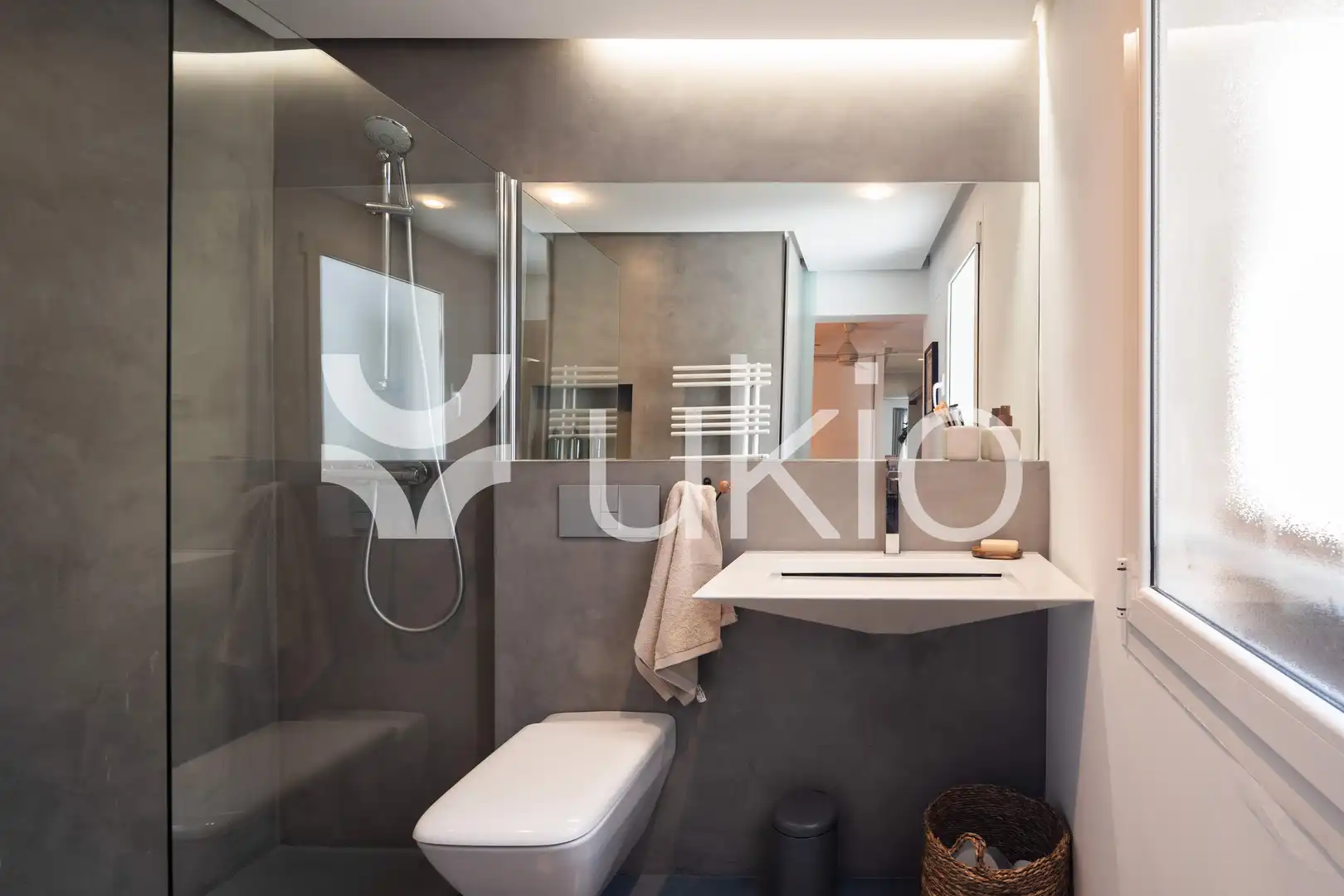 Bathroom of Apartments for rent in Madrid  with Air Conditioner, Heating and Furnished