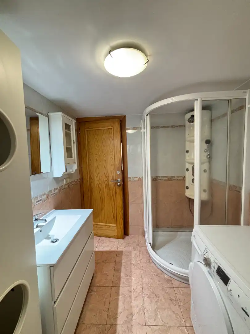 Baño de Casa adosada en venta en Rianxo con Calefacción, Trastero y Amueblado