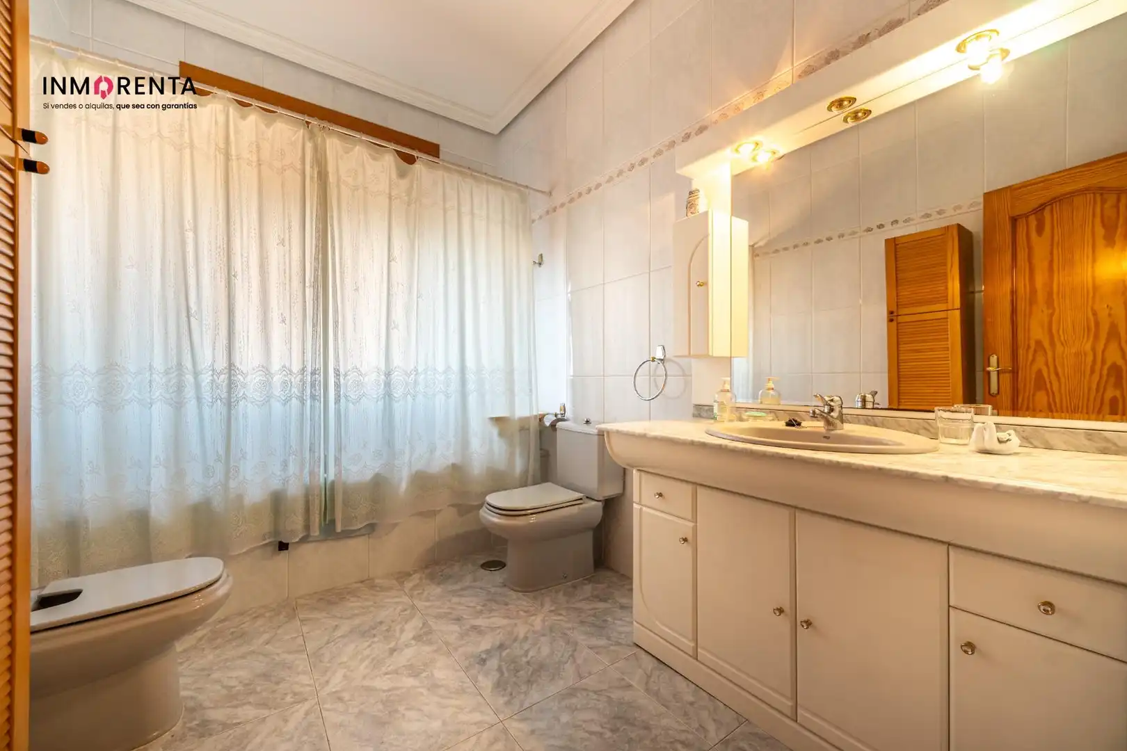 Baño de Casa adosada en venta en La Mata con Calefacción, Terraza y Amueblado