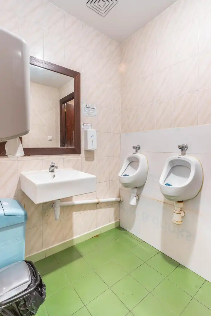 Baño de Local en venta en Gijón  con Amueblado