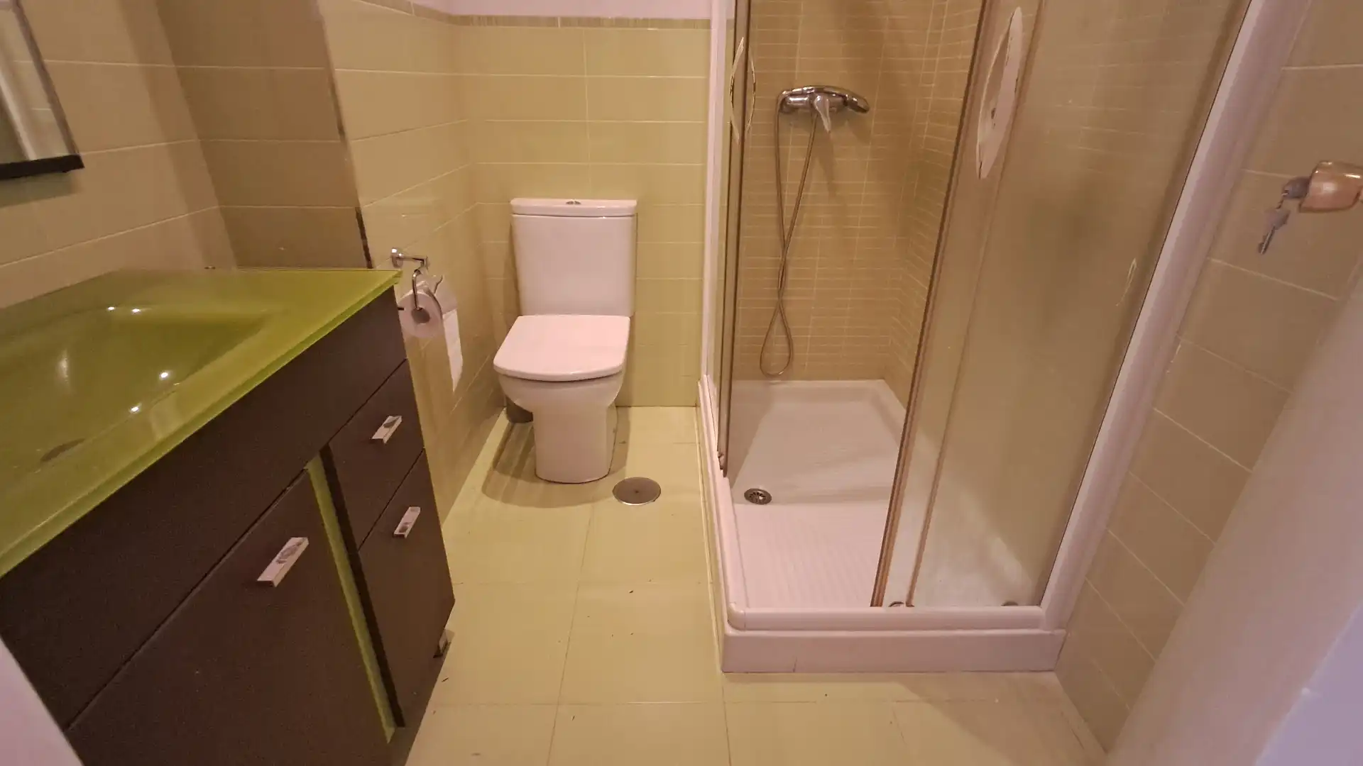 Bathroom of Flat for rent in Vigo   with Parquet flooring, Furnished and Oven