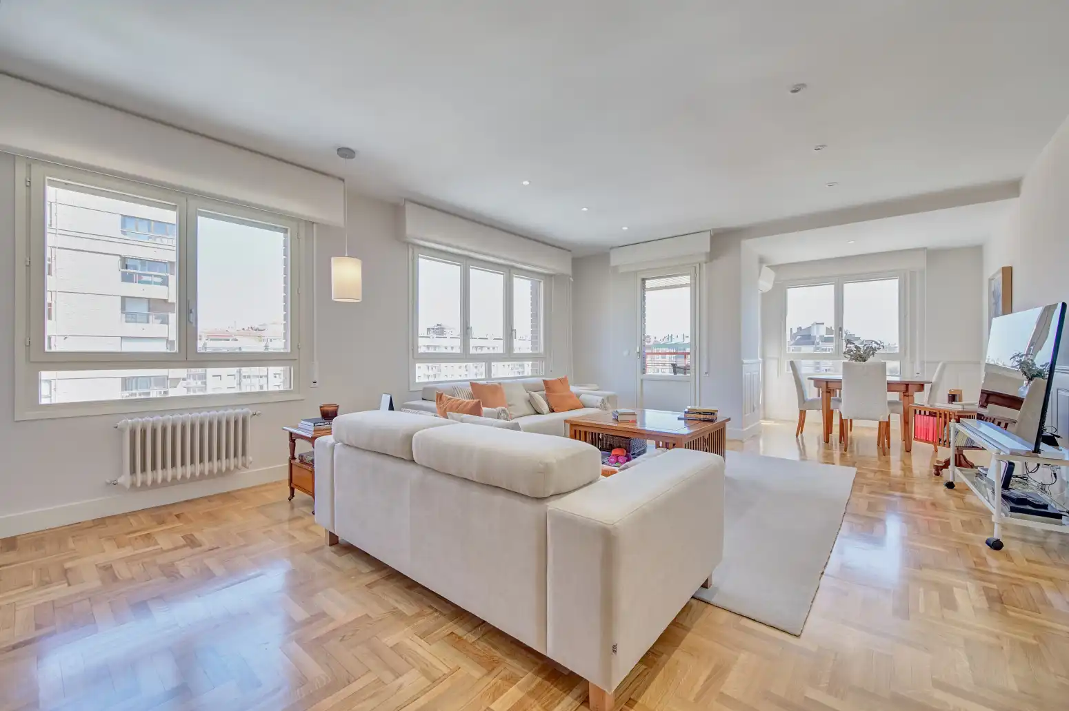 Living room of Flat for sale in  Pamplona / Iruña  with Air Conditioner, Heating and Parquet flooring
