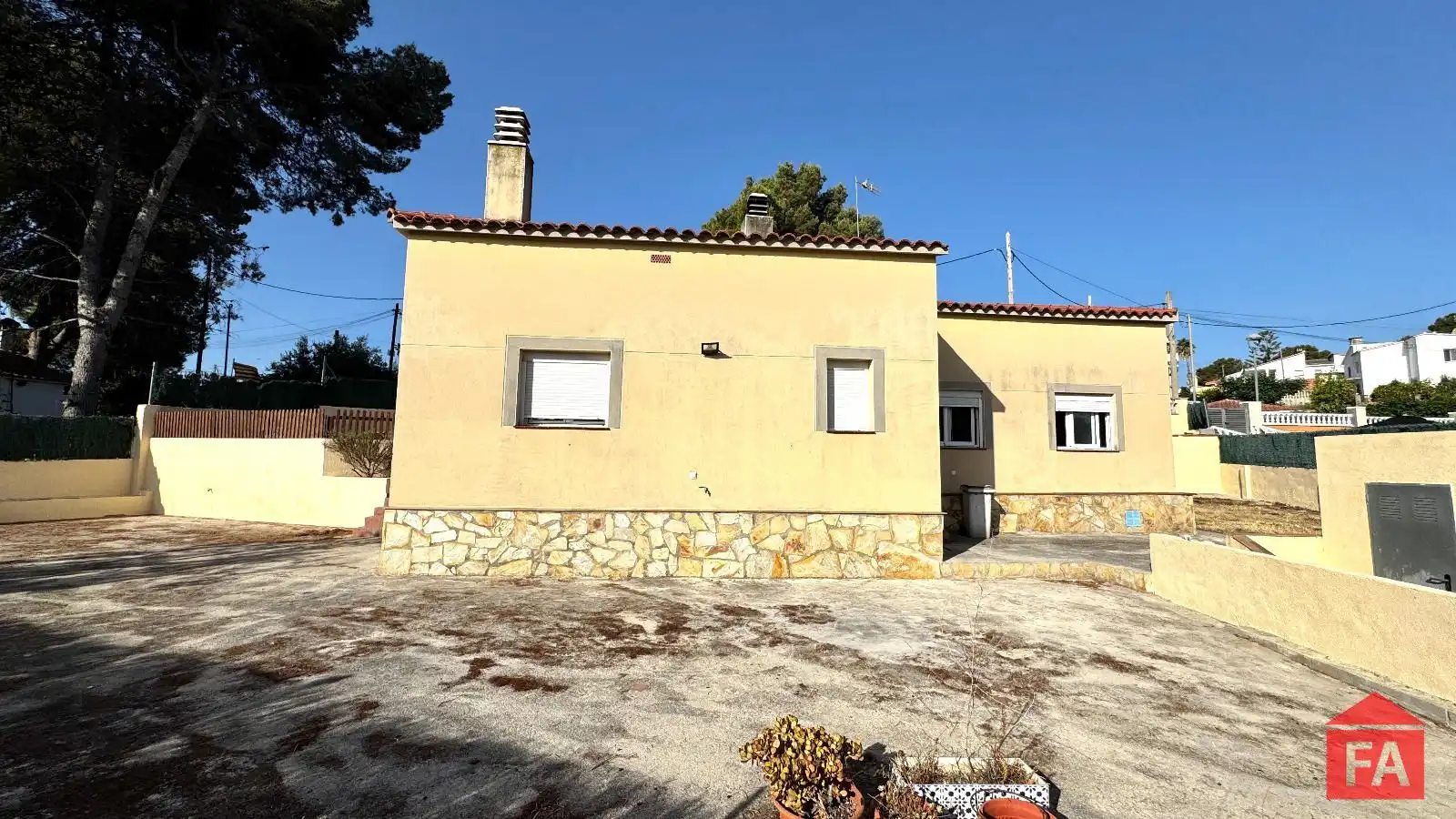 Vista exterior de Casa o xalet en venda en Bellvei amb Traster i Alarma
