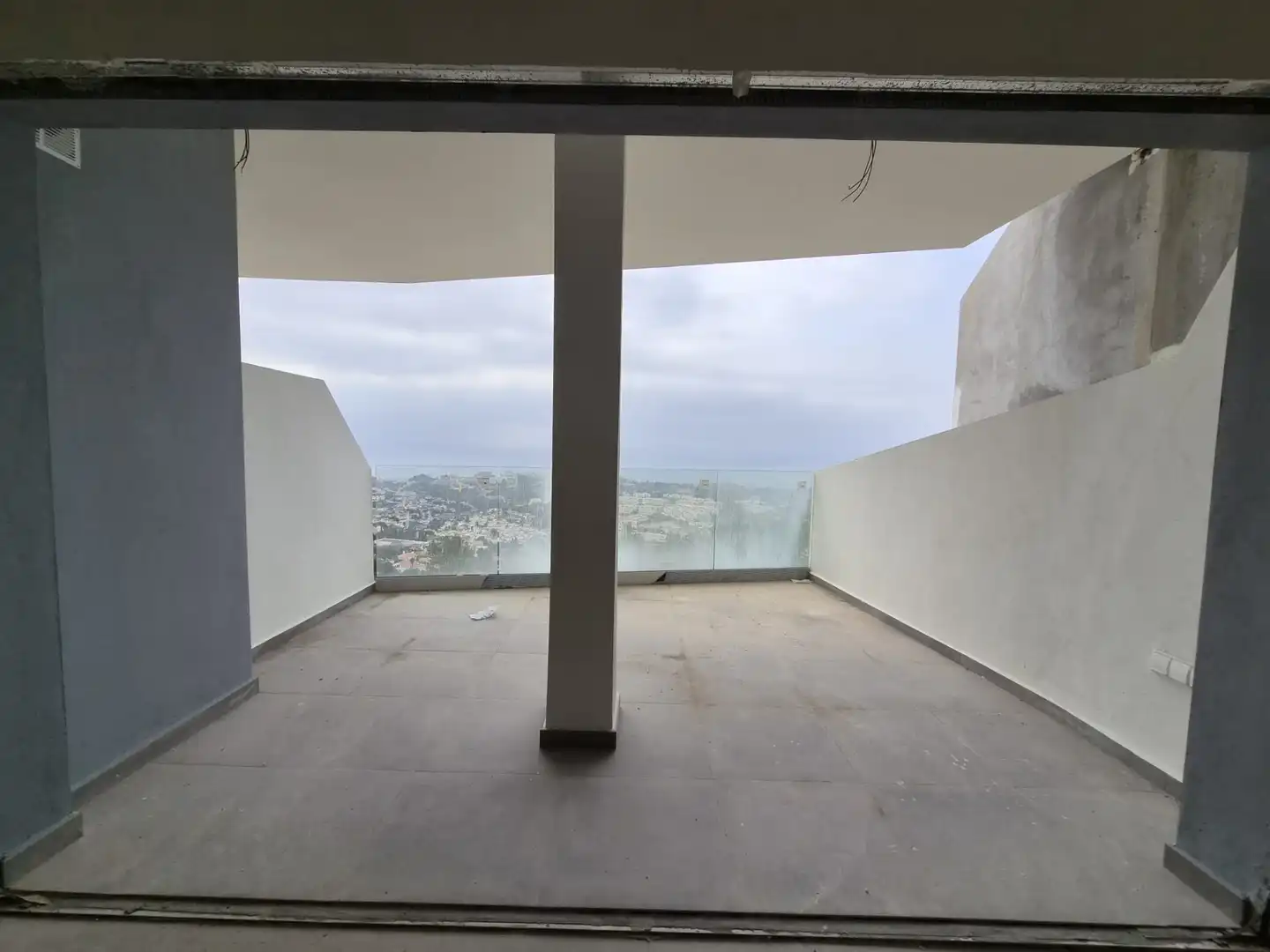 Pis d'obra nova amb piscina en venda a Avenida Rocas Blancas 12, imagen 2
