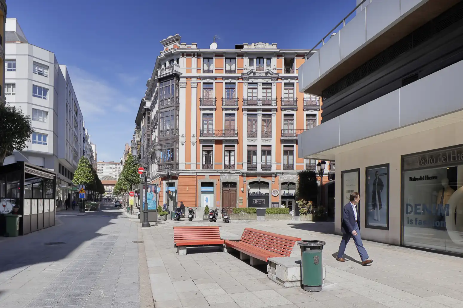 Vista exterior de Piso en venta en Oviedo  con Calefacción y Amueblado