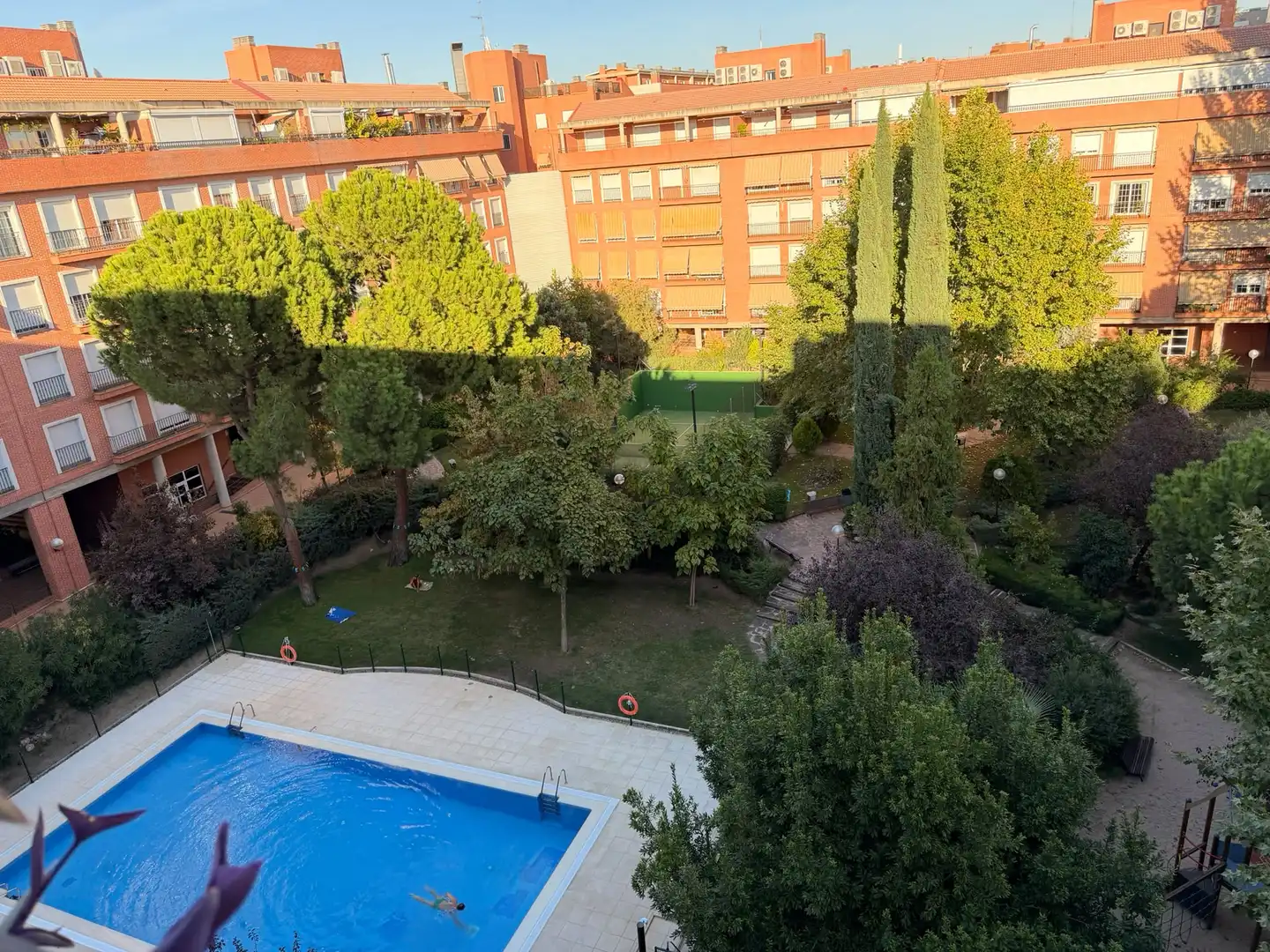 Piscina de Ático en venta en Madrid con Terraza, Trastero y Piscina