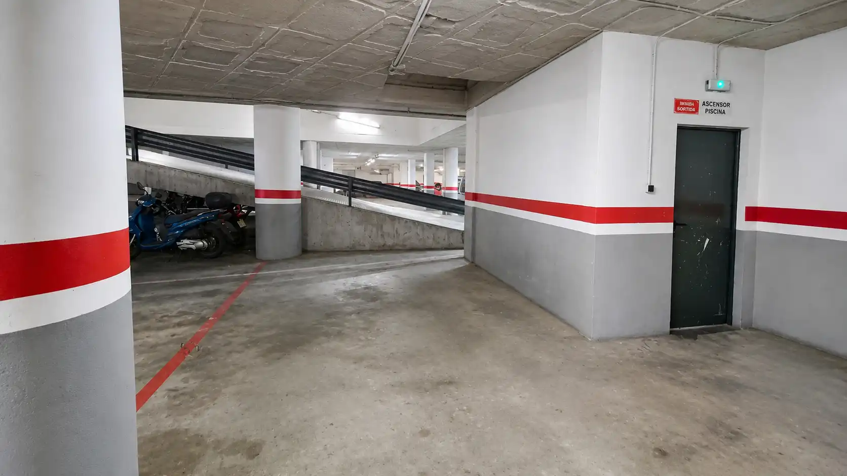 Parking of Flat for sale in Cambrils  with Air Conditioner, Heating and Storage room