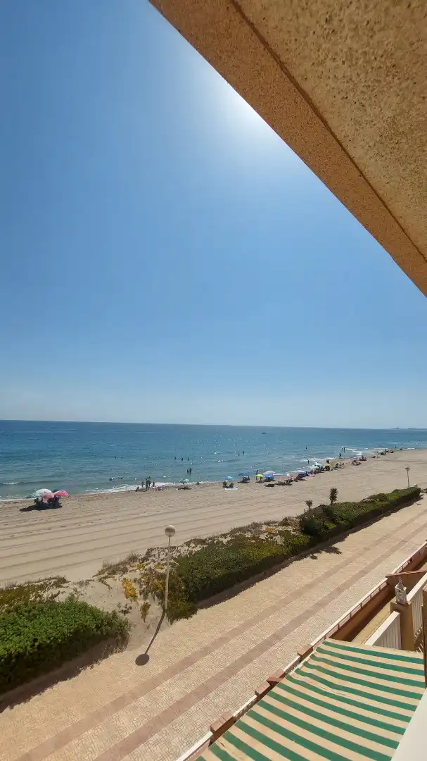 Vista exterior de Dúplex de alquiler en La Manga del Mar Menor con Aire acondicionado, Terraza y Amueblado