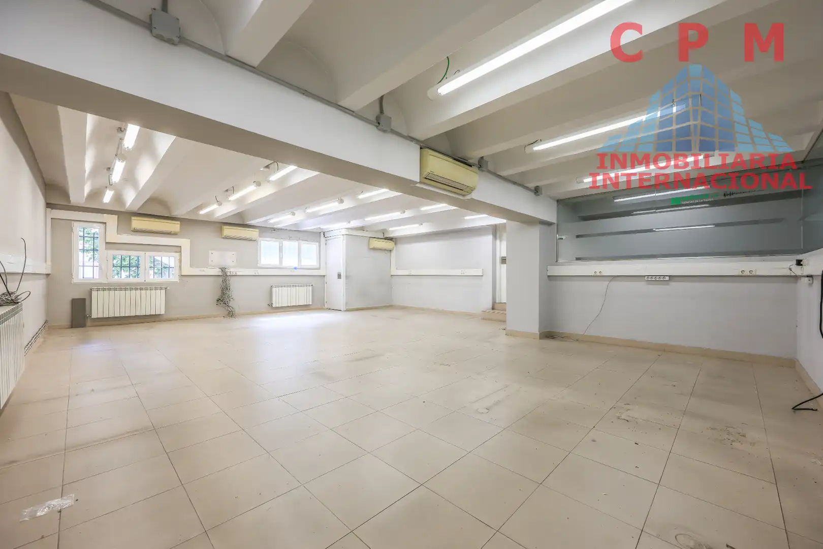 Local de lloguer en Madrid amb Parquet, Internet i Alarma