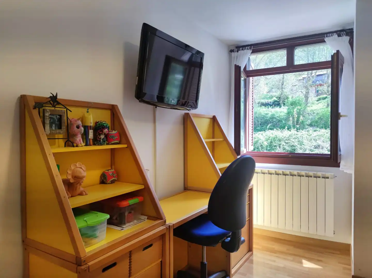 Habitación de Apartamento en venta en Ezcaray con Calefacción, Trastero y Amueblado