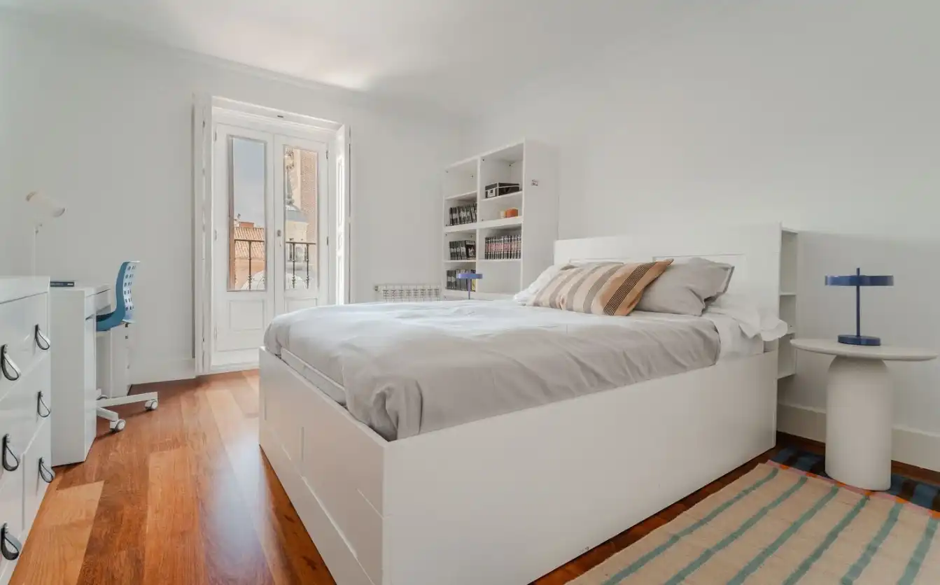 Schlafzimmer von Wohnung zur Miete in Madrid mit Klimaanlage und Heizung