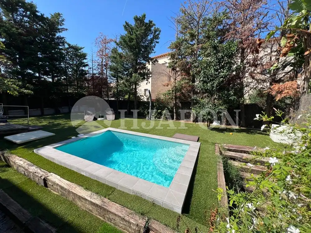 Piscina de Casa o chalet en venta en Alella con Aire acondicionado, Calefacción y Jardín privado