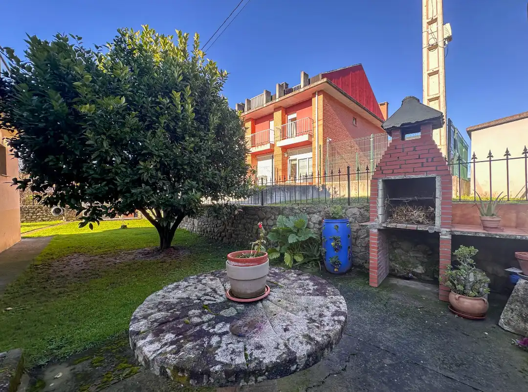 Vista exterior de Casa o xalet en venda en Piélagos amb Calefacció, Jardí privat i Terrassa