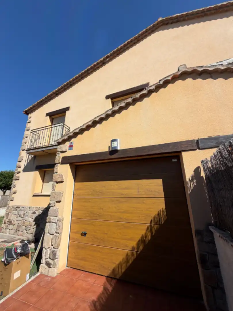 Vista exterior de Casa adosada en venta en Valverde del Majano con Calefacción, Jardín privado y Horno