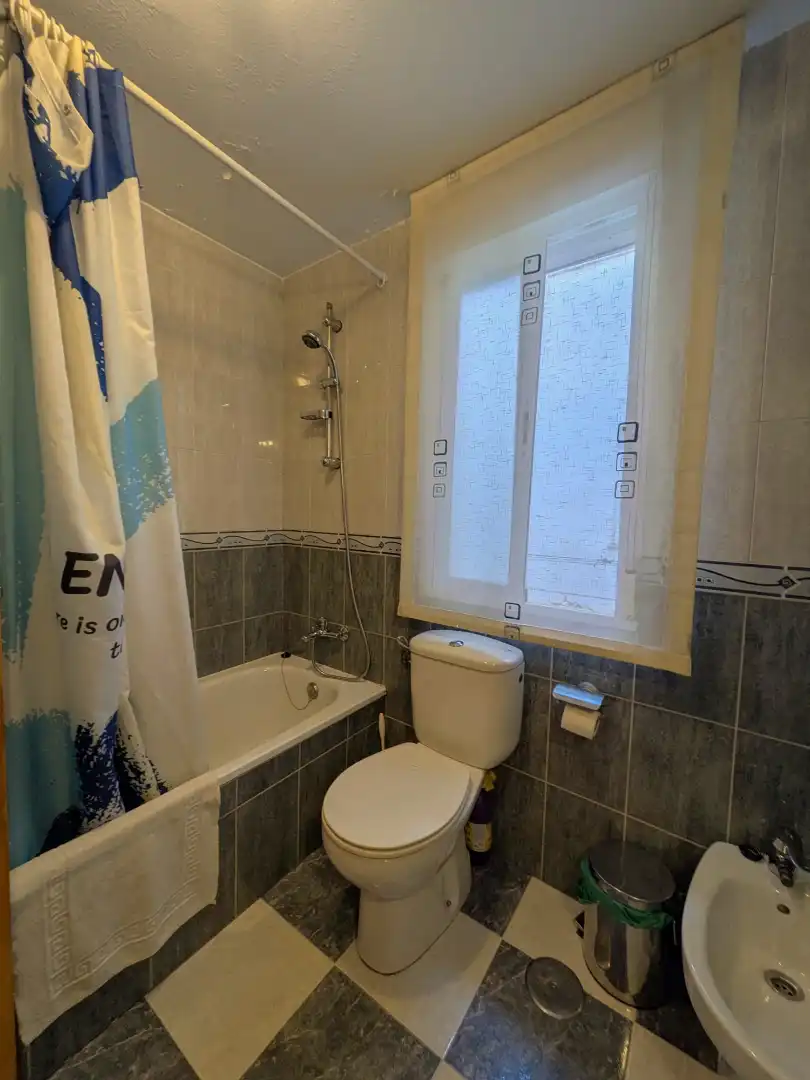 Badezimmer von Wohnung zum Verkauf in Las Gabias mit Klimaanlage, Abstellraum und Möbliert