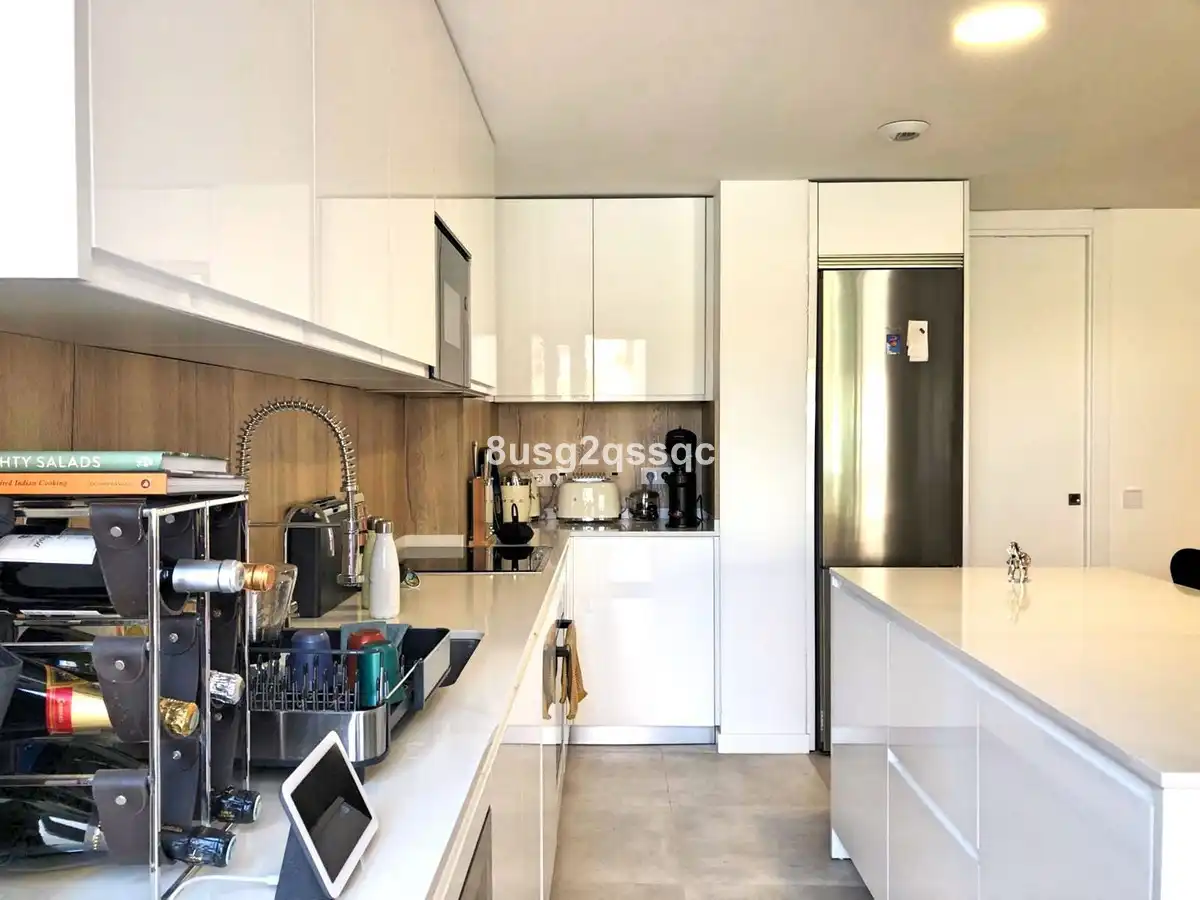 Cuina de Apartament en venda en Estepona amb Aire condicionat, Terrassa i Moblat
