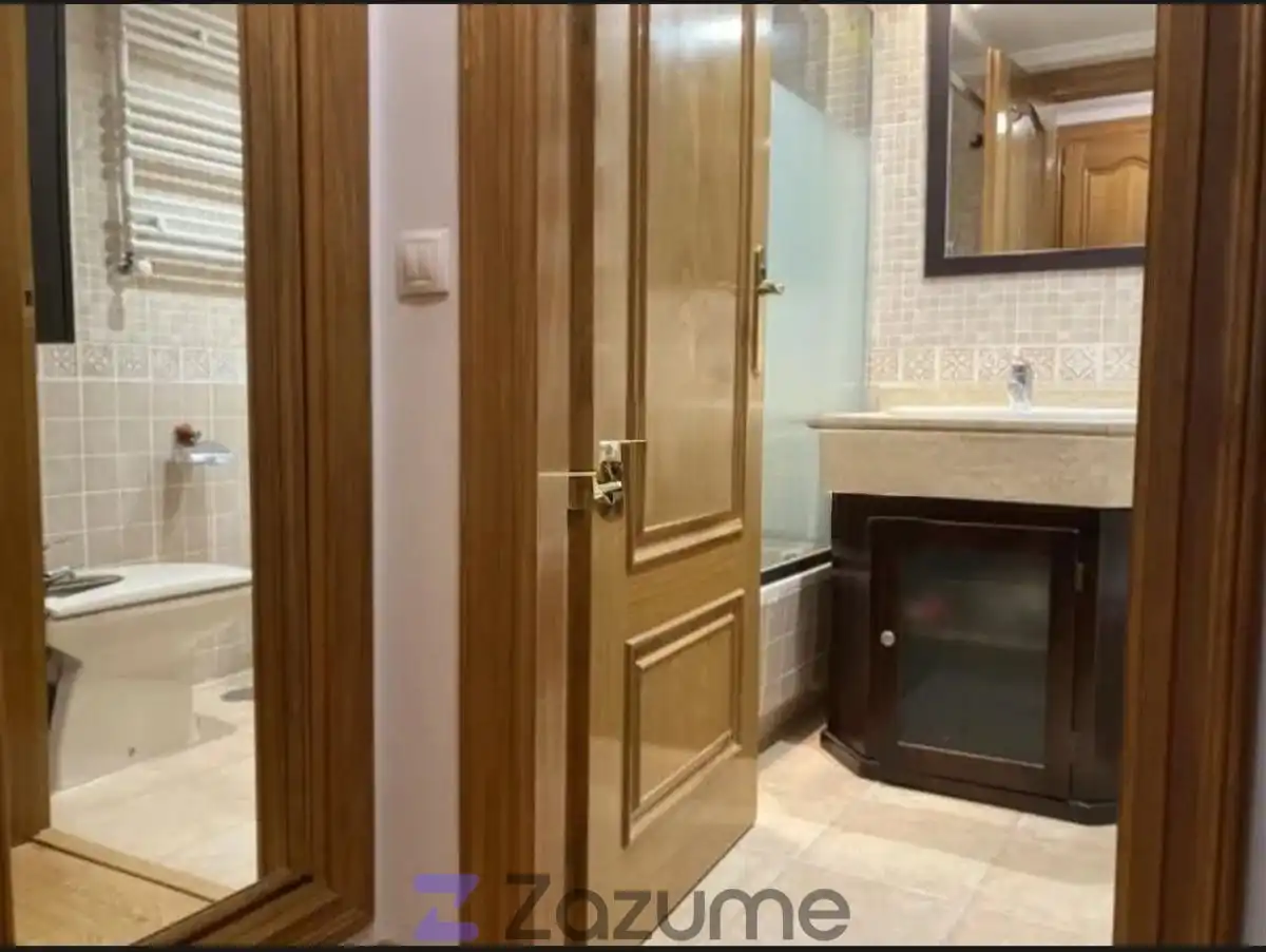 Baño de Apartamento de alquiler en Madrid con Aire acondicionado, Calefacción y Jardín privado