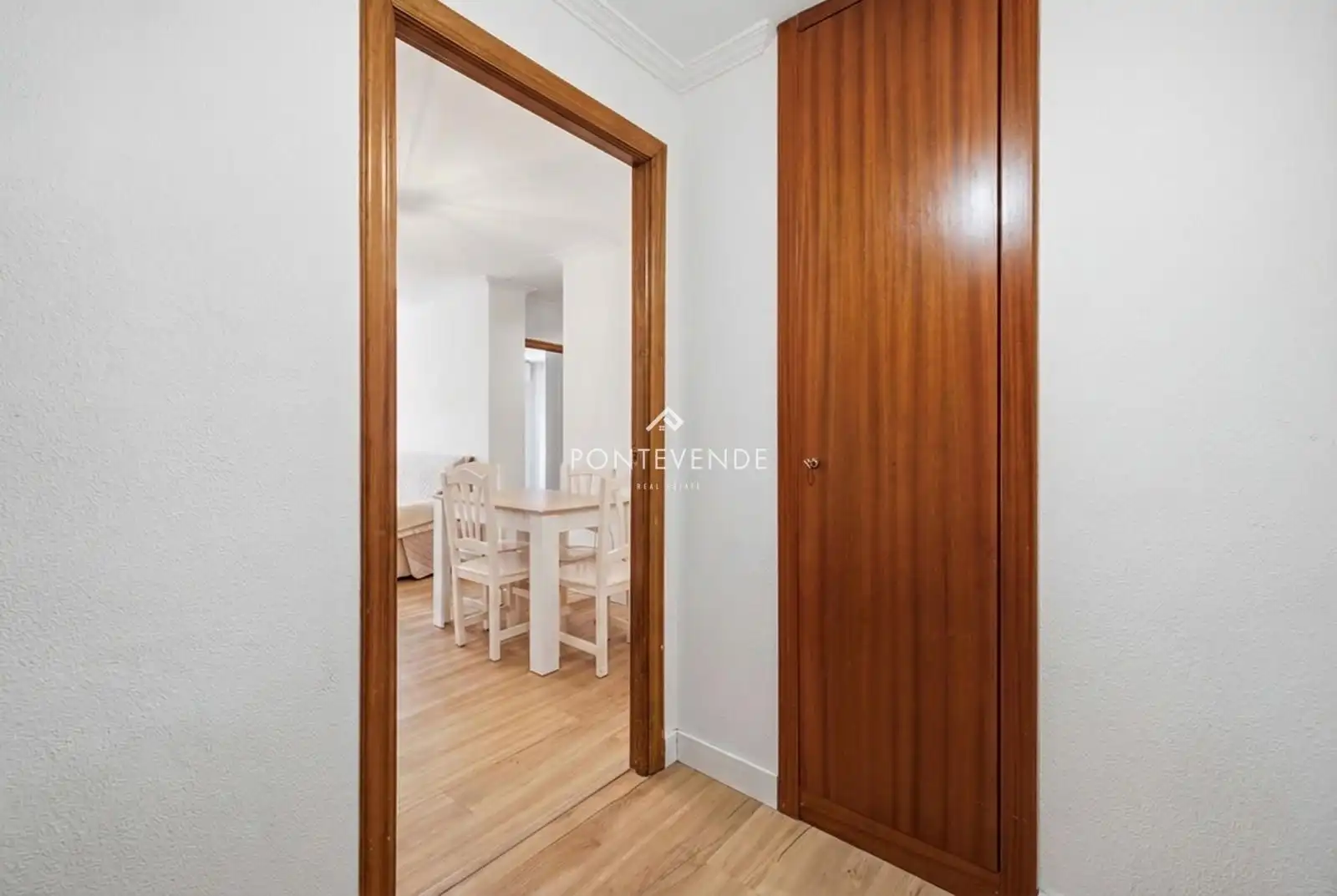 Habitación de Piso en venta en Pontevedra Capital  con Calefacción, Trastero y Amueblado