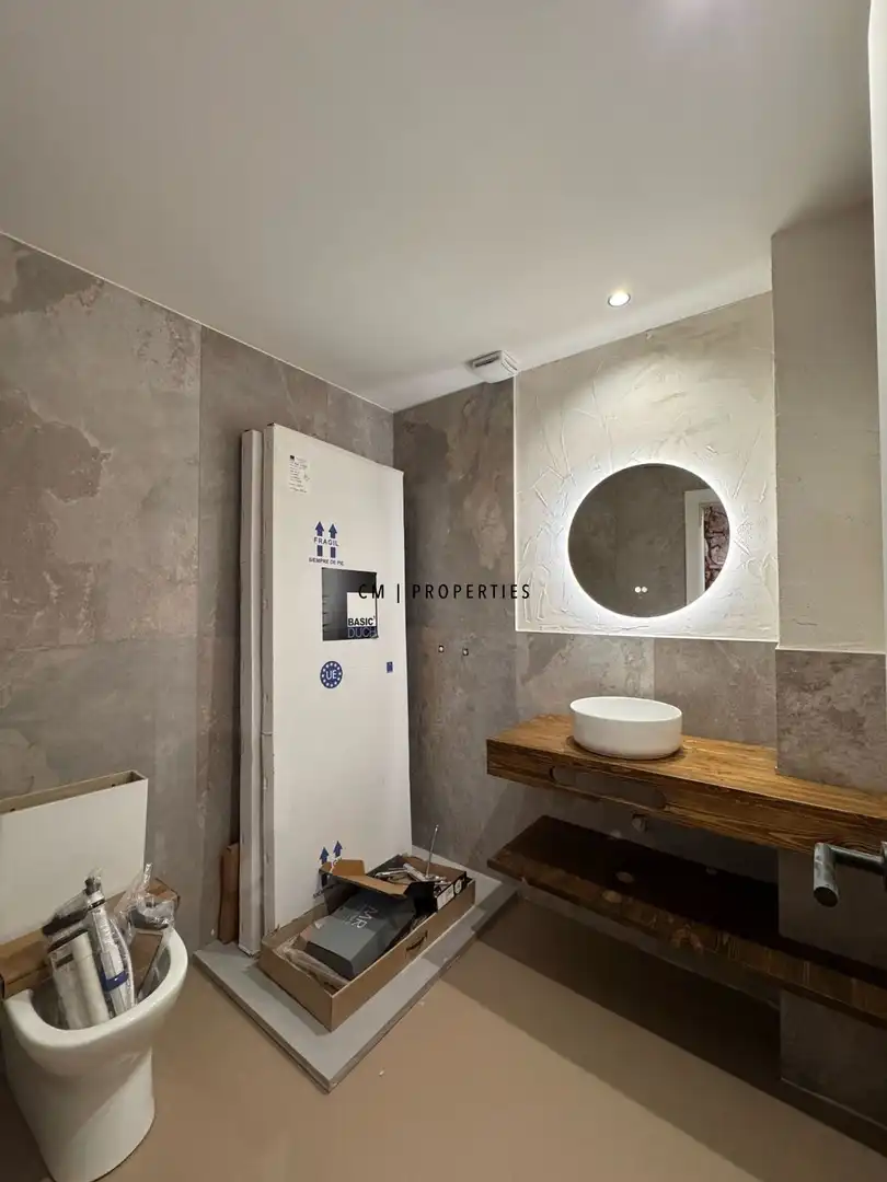 Baño de Piso de alquiler en Serra con Aire acondicionado, Calefacción y Terraza