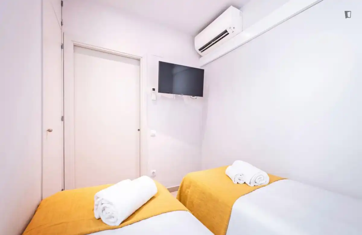 Dormitori de Apartament de lloguer en Barcelona amb Aire condicionat, Moblat i Forn