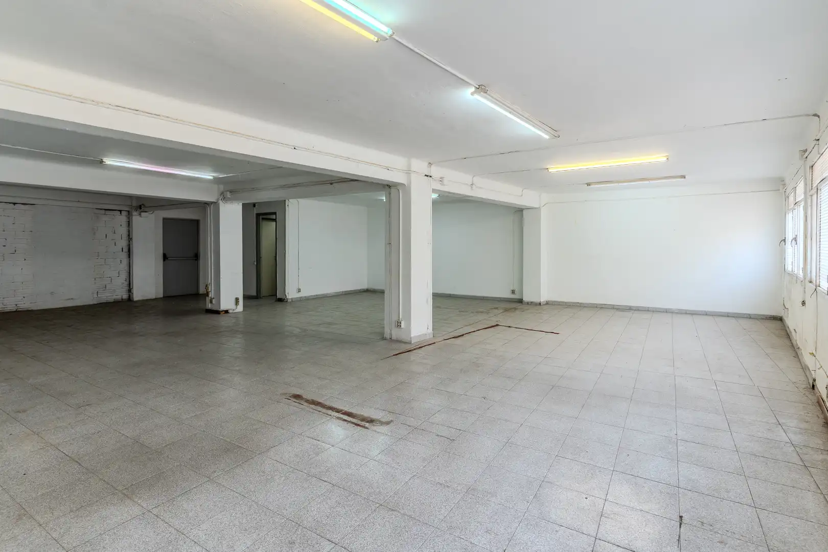Nave industrial con ascensore in vendita a Carrer Miquel Romeu, imagen 3