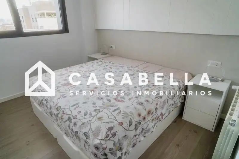 Schlafzimmer von Dachboden zur Miete in Valencia mit Klimaanlage, Heizung und Terrasse
