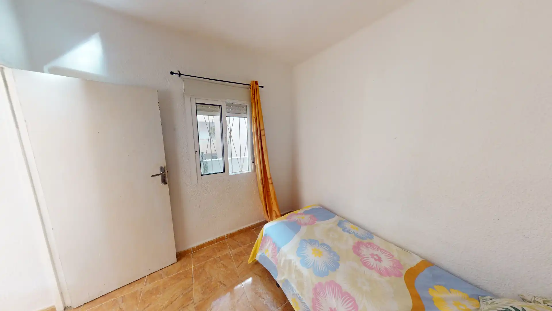 Habitación de Piso en venta en Almería con Amueblado, Balcón y Alarma