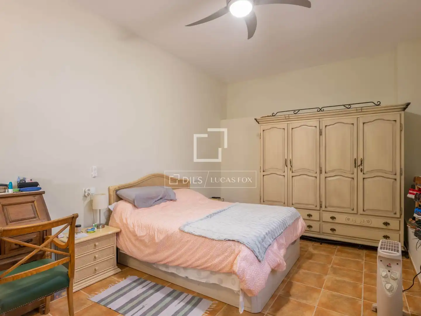 Dormitori de Finca rústica en venda en Málaga amb Jardí privat, Terrassa i Traster