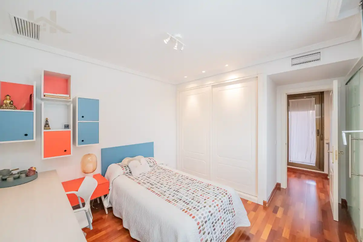 Habitación de Dúplex en venta en Majadahonda con Aire acondicionado, Calefacción y Parquet