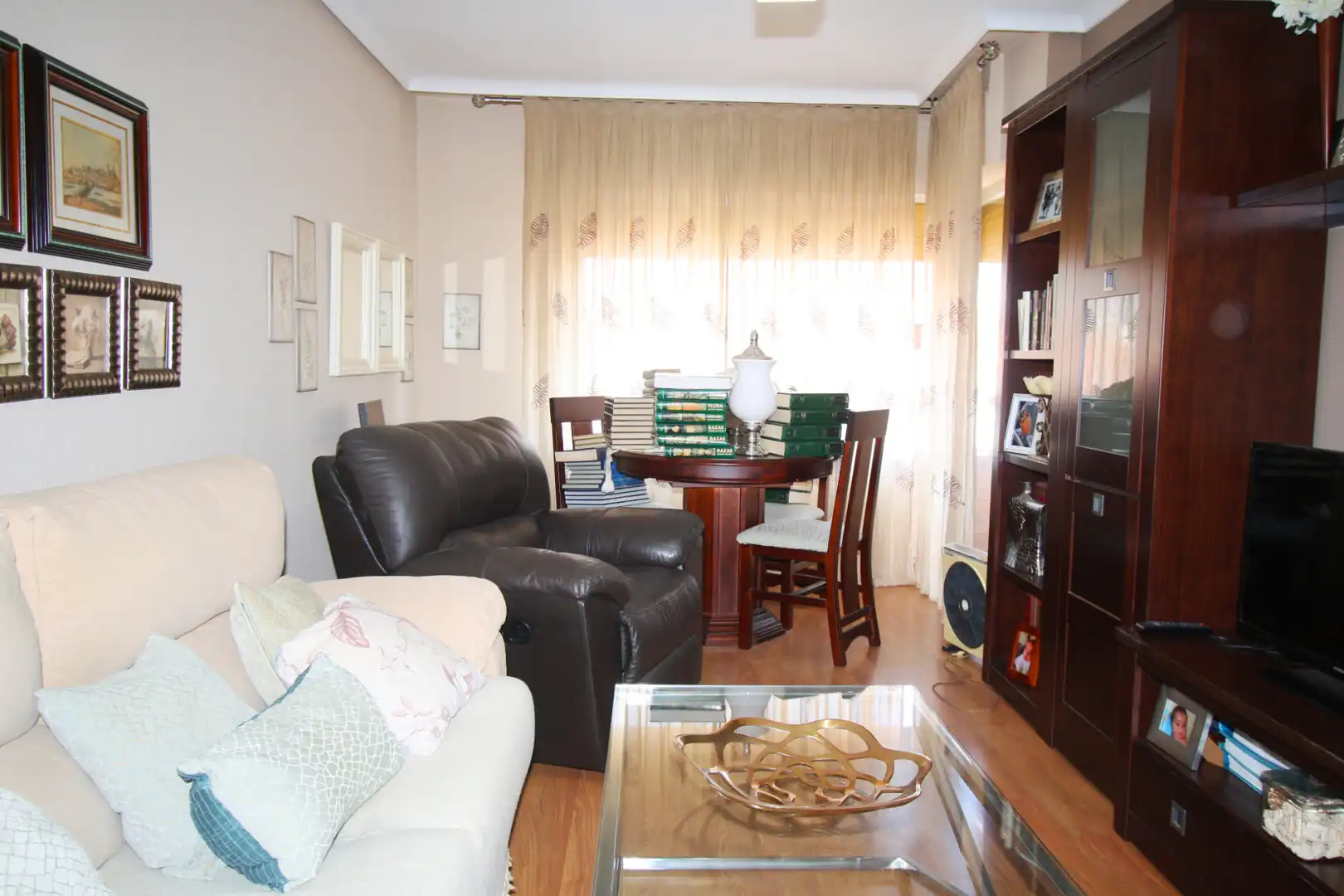 Sala de estar de Piso en venta en Albacete con Calefacción, Parquet y Amueblado