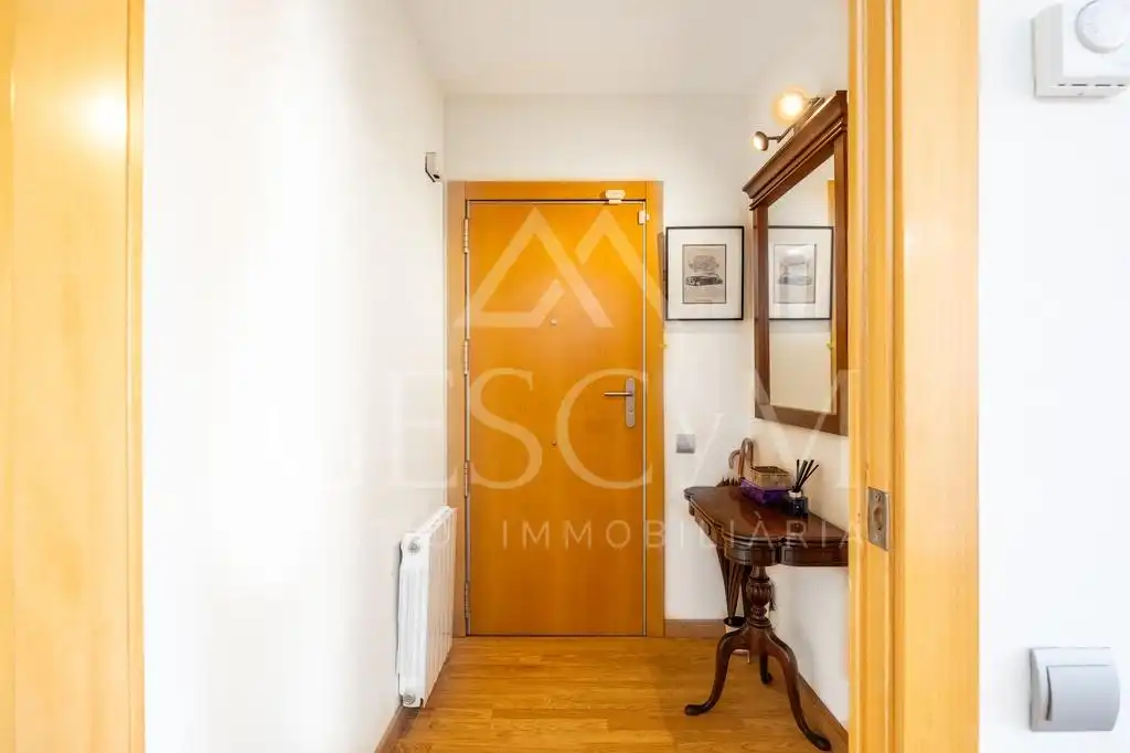 Piso en venta en Sant Joan Despí con Parquet, Terraza y Balcón