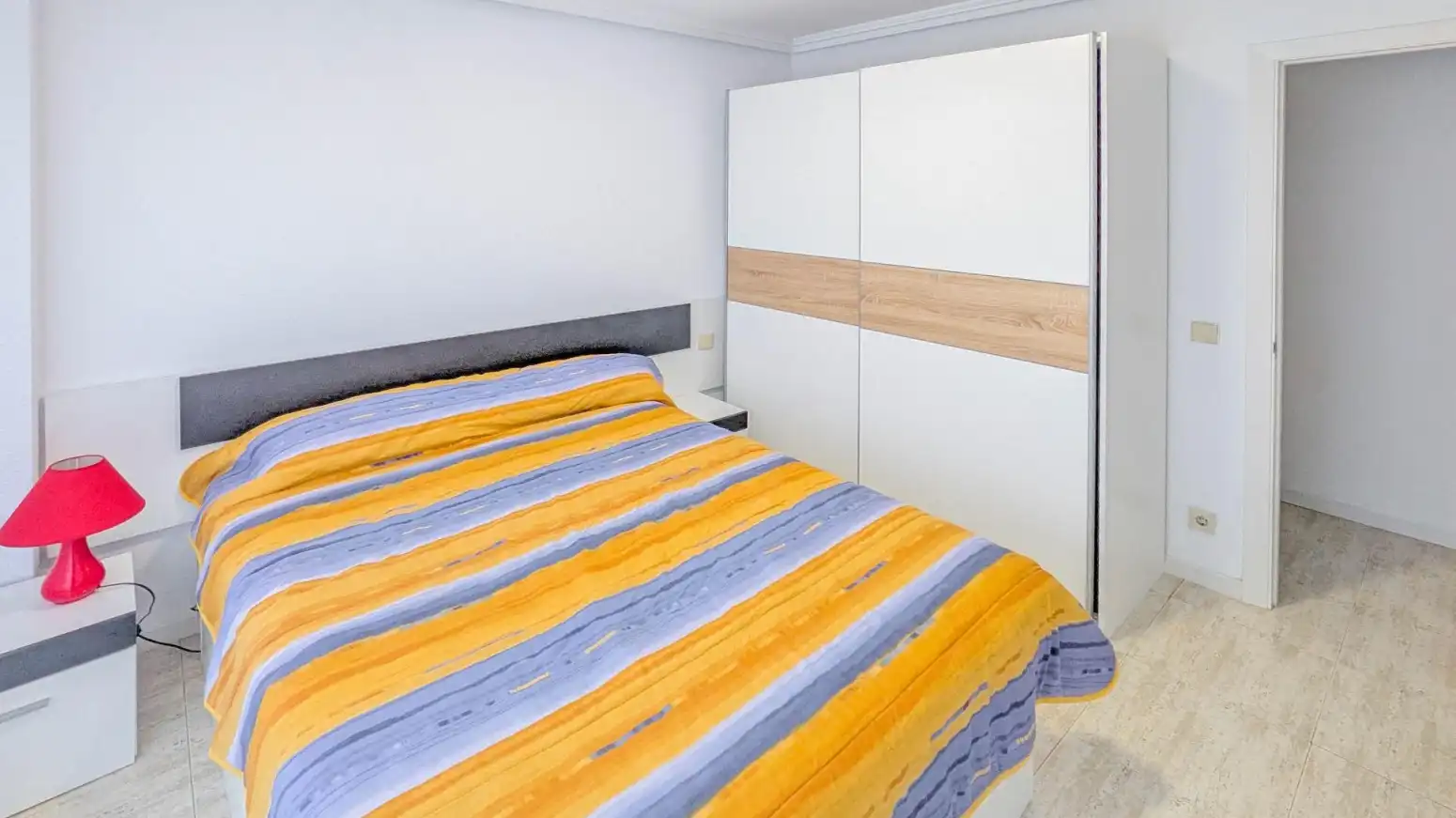 Dormitori de Pis de lloguer en Santander amb Calefacció, Terrassa i Moblat