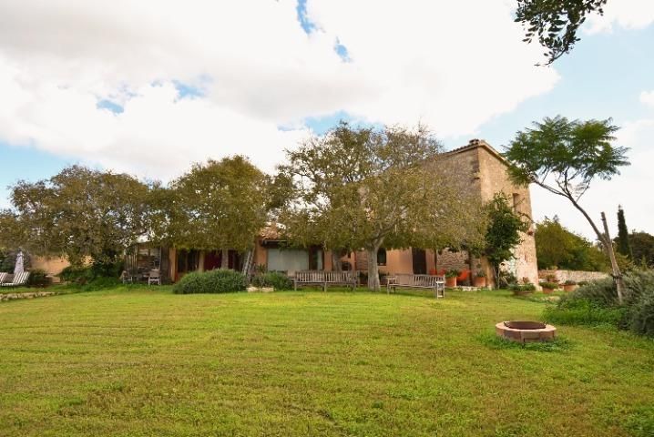 Vista exterior de Finca rústica en venda en  Palma de Mallorca amb Jardí privat, Piscina i Moblat