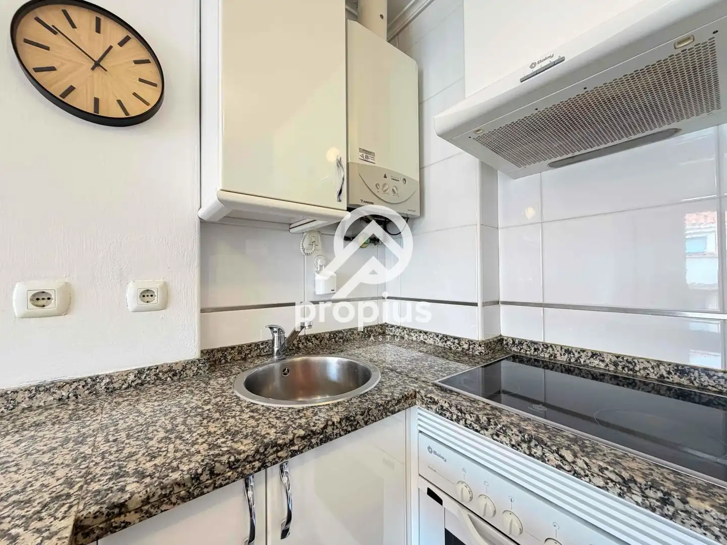 Cocina de Piso en venta en Soto del Barco con Calefacción, Trastero y Amueblado