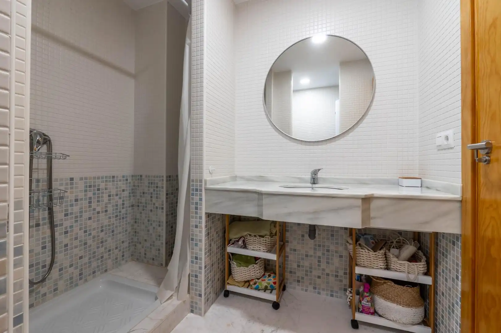 Baño de Apartamento en venta en Almuñécar con Jardín privado, Terraza y Piscina comunitaria