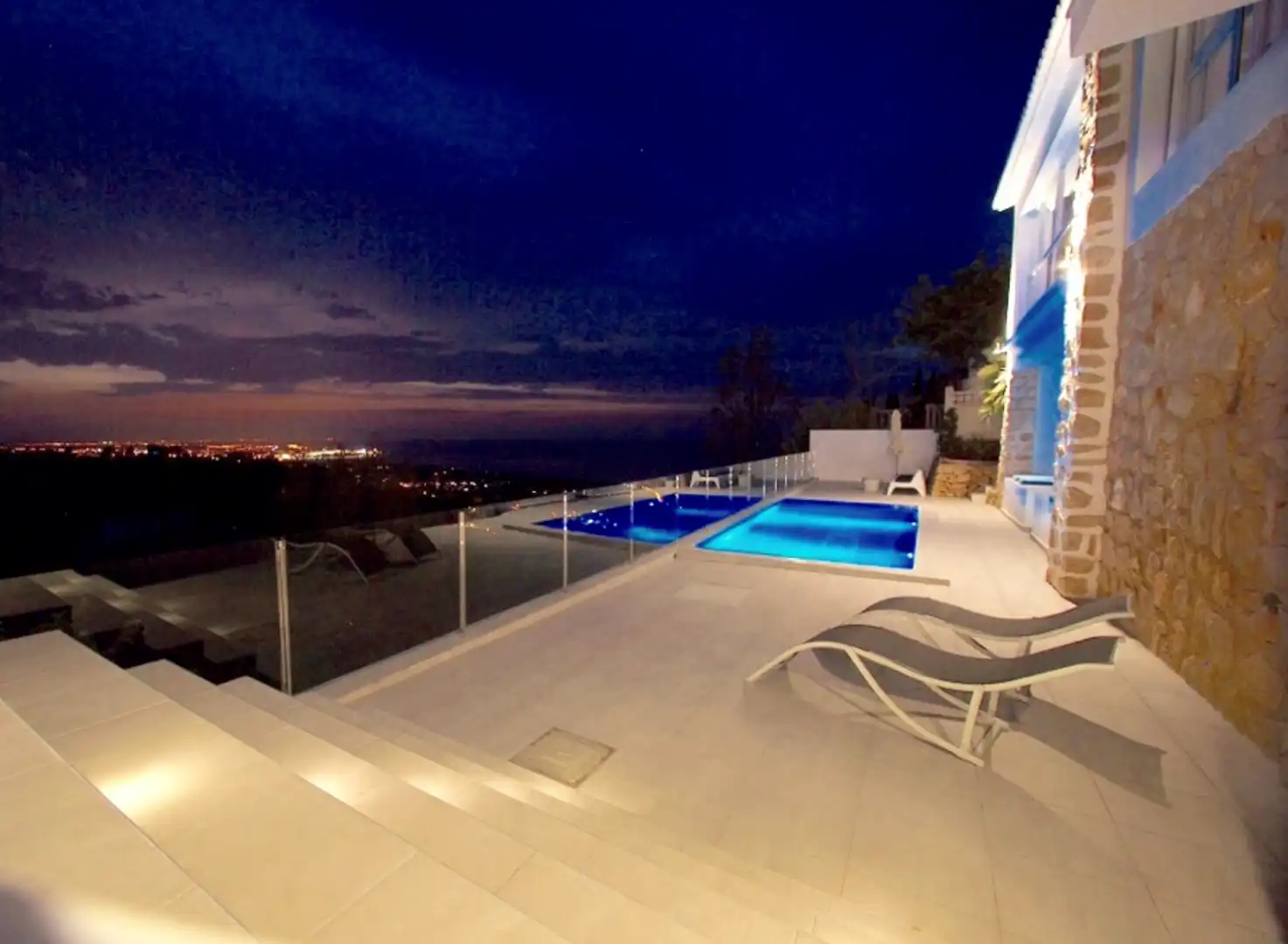 Detached house with pool for sale in Siri