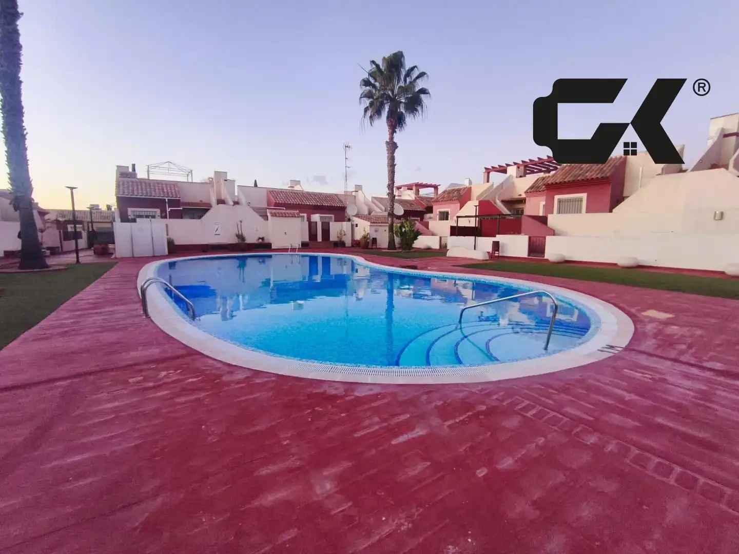 Piscina de Casa adosada en venda en Mazarrón amb Aire condicionat, Jardí privat i Piscina comunitària