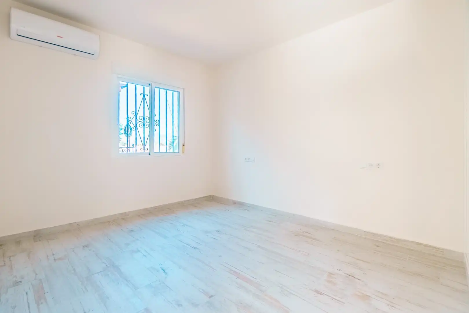 Habitación de Casa o chalet de alquiler en L'Alfàs del Pi con Piscina