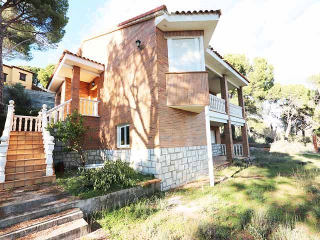 Exterior view of House or chalet for sale in San Martín de Valdeiglesias  with Heating, Private garden and Storage room
