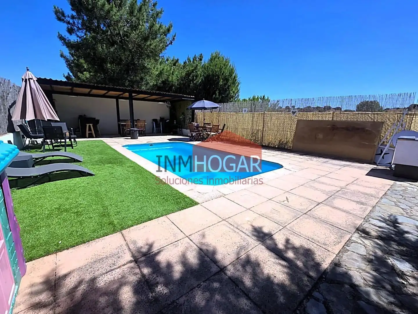 Piscina de Casa adosada en venda en Mediana de Voltoya amb Calefacció, Jardí privat i Piscina